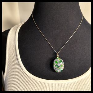 🌍 Beautiful Vtg. Green and Blue Italian Millefiori Pendant Locket